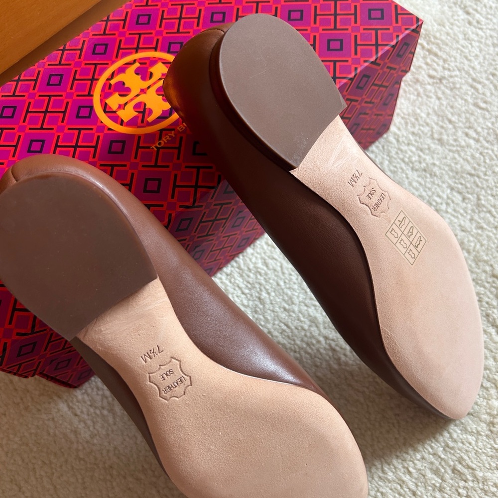 Tory Burch Brown Leather Flats with Gold Logo Plaque size 7.5 - Picture 5 of 9